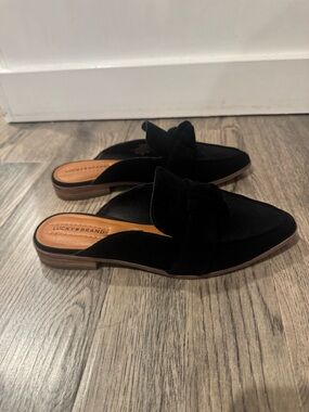 Women's Adenia Pointy-Toe Mule Flats